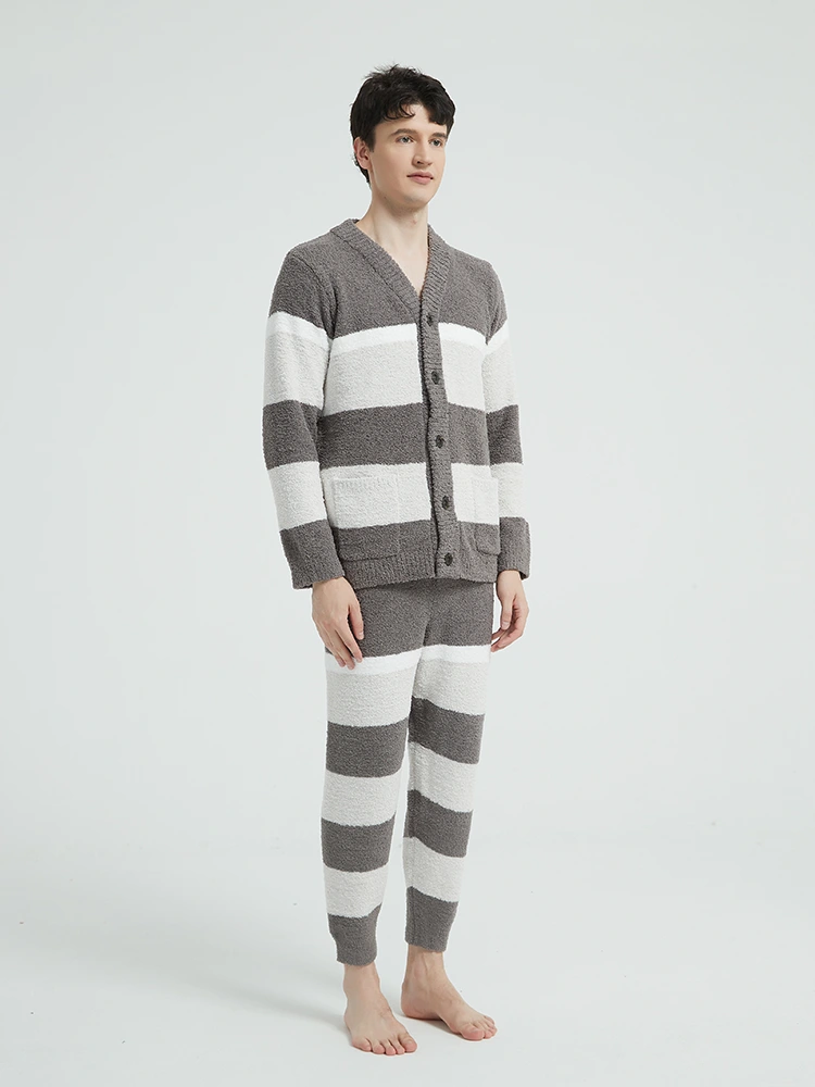 Anong Mga Katangian ang Dapat Magkaroon ng Wholesale Men's Fleece Pajamas para sa Winter Retail?