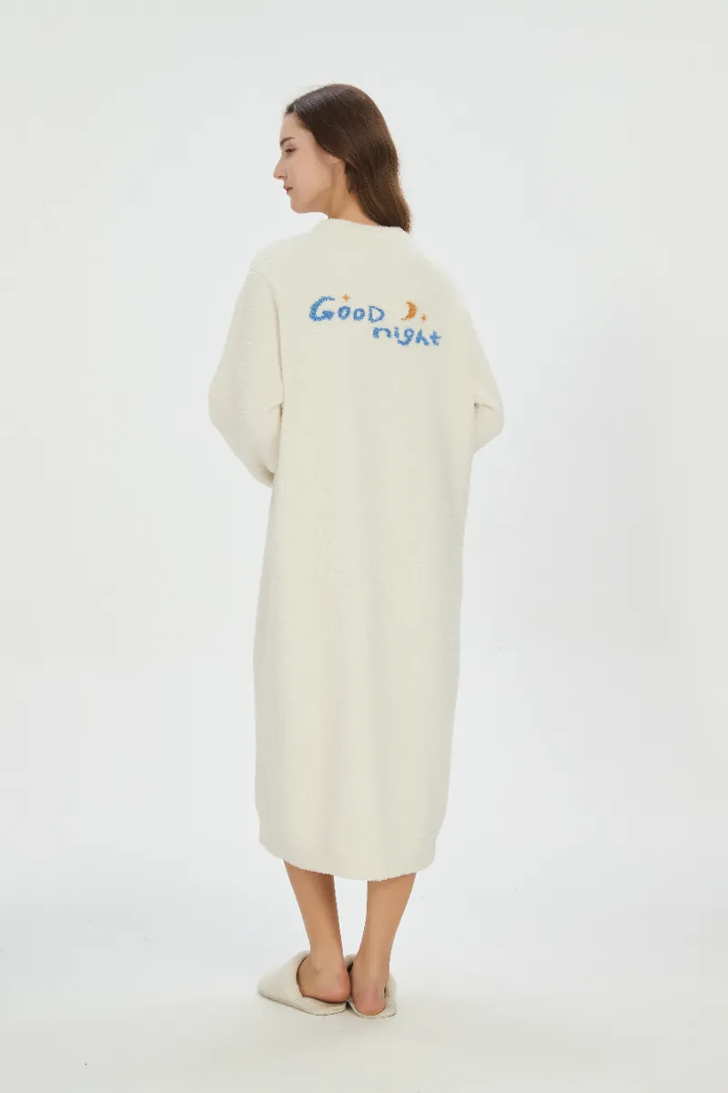 Beige-Colored Flannel Nightdress para sa mga Babae